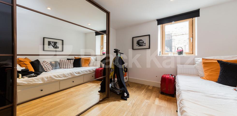 			LET BY!, 2 Bedroom, 1 bath, 1 reception House			 Camden Mews, CAMDEN